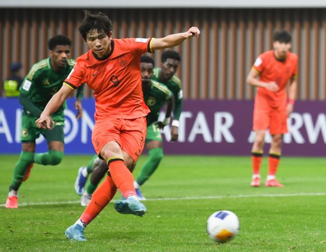 1740291353136063400.jpg (体育)(42)足球——U20亚洲杯:中国队不敌沙特阿拉伯队+无缘四强XxjpseC007401_20250222_PEPFN0A001.jpg